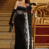 Elegante vestido largo ajustado de encaje y terciopelo