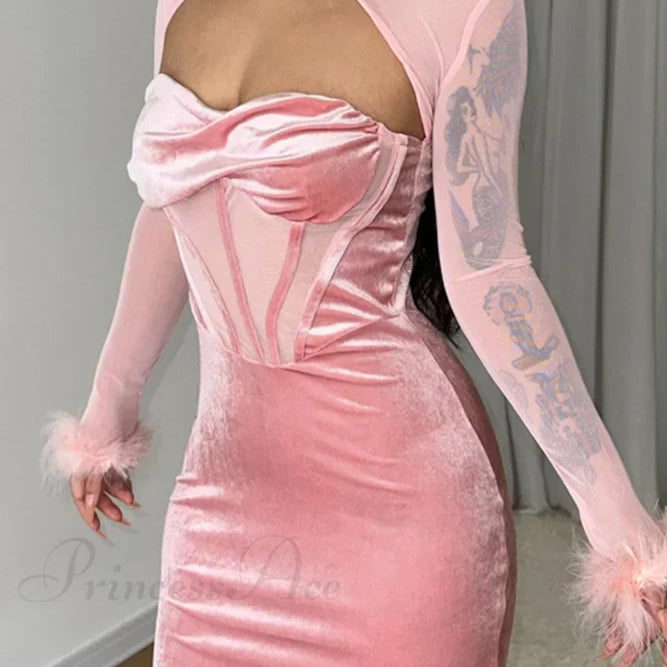 Vestido patchwork de terciopelo y malla con escote pronunciado