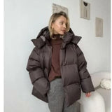 Chaqueta con capucha para mujer elegante, cómoda y funcional.