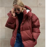 Chaqueta con capucha para mujer elegante, cómoda y funcional.