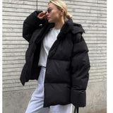 Chaqueta con capucha para mujer elegante, cómoda y funcional.