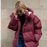 Chaqueta con capucha para mujer elegante, cómoda y funcional.