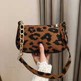 Bolso de hombro de felpa con estampado de leopardo vintage y cadena