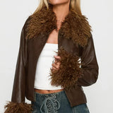 Chaqueta vintage con cuello polar y paneles de cuero.