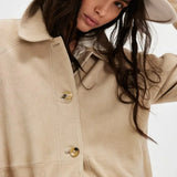 Chaqueta sencilla vintage de ante con botonadura sencilla