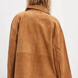 Chaqueta sencilla vintage de ante con botonadura sencilla
