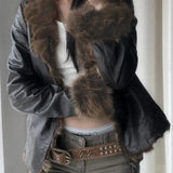 Chaqueta vintage Y2K con cuello de piel y cintura de cuero ajustada -