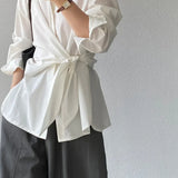 Blusa de oficina de largo medio con cuello sastre