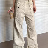 Pantalones cargo acampanados con múltiples bolsillos en un lavado descolorido