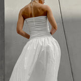 Vestido largo de modal blanco, palabra de honor y talle alto, corte trapecio.