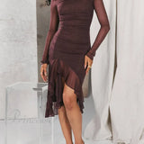 Elegante vestido midi burdeos con volantes