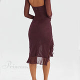Elegante vestido midi burdeos con volantes
