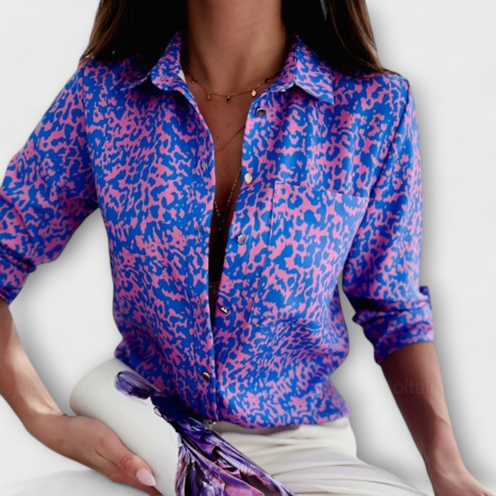 Blusa con cuello clásico