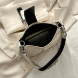Bolso de hombro con cadena estilo Y2K