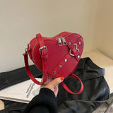 Bolso bandolera con forma de corazón y remaches Y2K