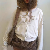 Sudadera con capucha Y2K con cuello sherpa, pedrería y cremallera frontal, cintura ajustada.